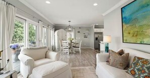 Living area - Charming 3-bedroom home in lovely Spring Lake (Spring Lake)