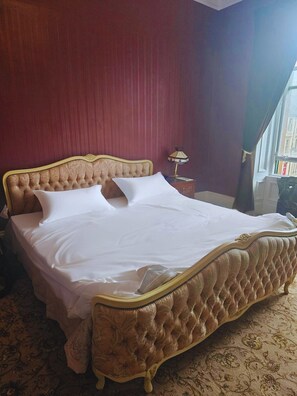 3 bedrooms, WiFi, bed sheets - Hip, neo-Victorian style character flat, cool coffee shops & close to transport. (Glasgow)