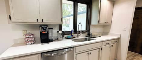 電子レンジ、オーブン、コンロ、食器洗い機