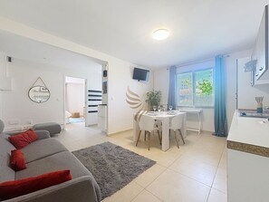 صورة غير مصنفة، 4 من 41، زرّ