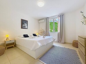 Unclassified image, 3 of 41, button