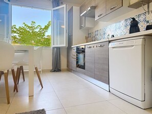 Fridge, microwave, oven, stovetop - T3 private garden 2 steps from the center-Clim (Saint-Raphaël)