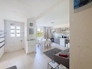 Unclassified image, 2 of 41, button - T3 private garden 2 steps from the center-Clim (Saint-Raphaël)