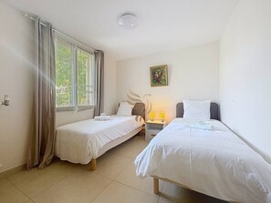 صورة غير مصنفة، 3 من 41، زرّ