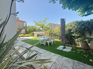 Unclassified image, 3 of 41, button - T3 private garden 2 steps from the center-Clim (Saint-Raphaël)