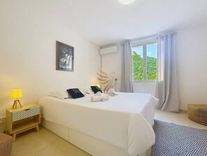 Unclassified image, 5 of 41, button - T3 private garden 2 steps from the center-Clim (Saint-Raphaël)