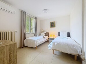 Unclassified image, 4 of 41, button