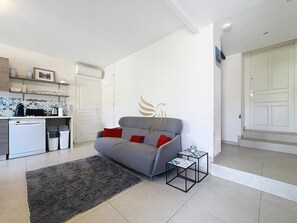 TV, stereo - T3 private garden 2 steps from the center-Clim (Saint-Raphaël)