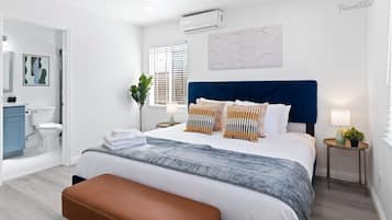 Tabla de planchar con plancha, wifi gratis, ropa de cama