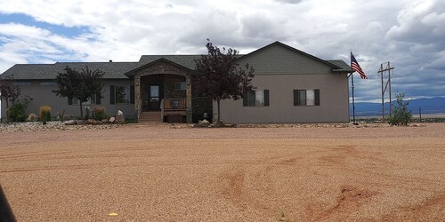 lakeside hideaway walk out basement private entrance, large patio very quiet