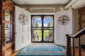 Interior - Bardstown Beauty: History & Comfort Combined/5 BR (Bardstown)