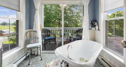 Charming 5-bedroom farmhouse in Bardstown, close to Distilleries! Peaceful