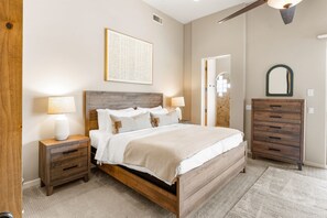 3 habitaciones, escritorio y tabla de planchar con plancha 