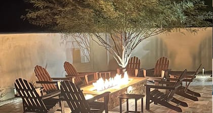 Desert Oasis • Views • Pool + Courts •Walk to Town