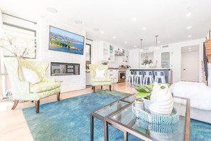 TV - Luxury Three-Level 6BR | AC, Ocean Views & Rooftop Deck w/ Private Hot Tub | Steps to the Sand! (Newport Beach)
