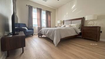 3 slaapkamers, een strijkplank/strijkijzer, wifi, beddengoed