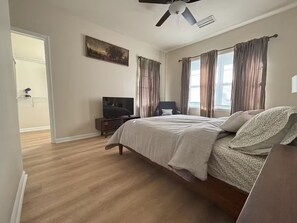 3 bedrooms, iron/ironing board, WiFi, bed sheets