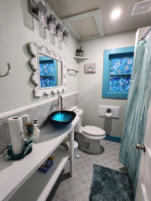 Handtücher, Seife, Shampoo, Toilettenpapier