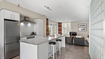 Apartamento, 2 quartos, vista parcial para o mar | Cozinha privada