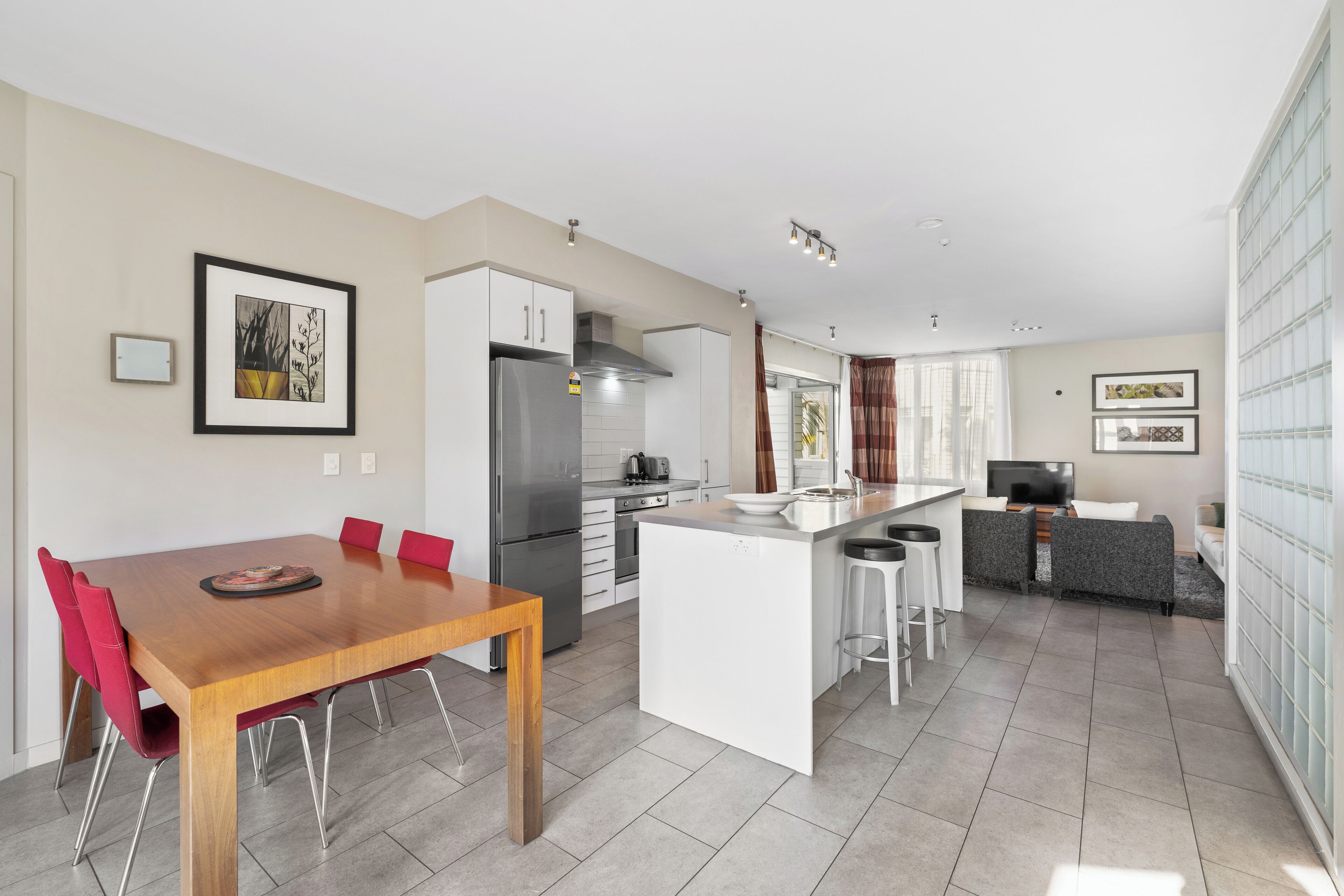 Leilighet, 2 soverom, delvis sjøutsikt | Spiseområde på rommet