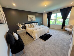 5 bedrooms, iron/ironing board, WiFi, bed sheets