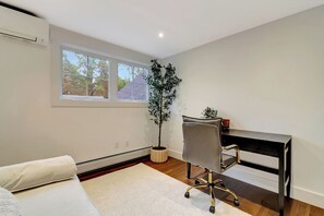 Desk, iron/ironing board, WiFi, bed sheets