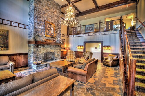 Bright retreat w/ hot tub & resort access