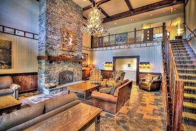 Bright retreat w/ hot tub & resort access