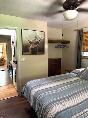 2 bedrooms, desk, free WiFi, bed sheets
