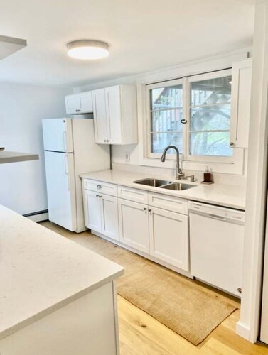 Charming Entire Main Floor with WiFi in downtown Hawley