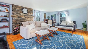 Living area - Farmhouse & Private yard in Patterson NY (Patterson)