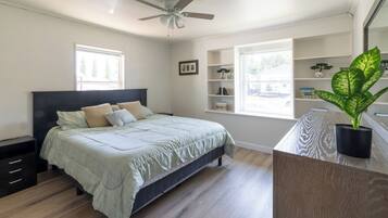 3 bedrooms, iron/ironing board, WiFi, bed sheets