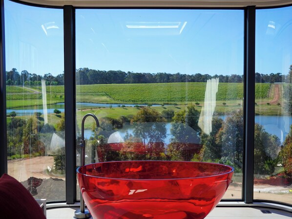 Honeymoon Cabin, Vineyard View | Bathroom | Free toiletries, towels, soap, shampoo