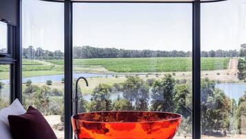 Honeymoon huisje, uitzicht op wijngaard | Badkamer | Gratis toiletartikelen, handdoeken, zeep, shampoo