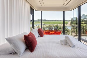 Honeymoon Bath Suite | Free WiFi, bed sheets - Aravina Escapes (Yallingup)