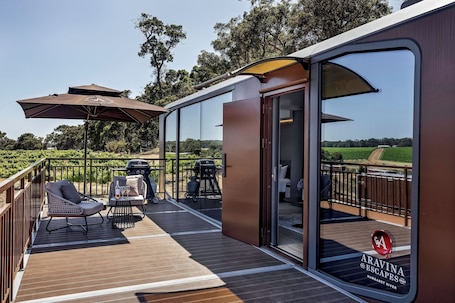 Accessible King Cabin | Terrace/patio. Aravina Escapes