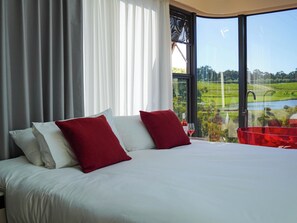 Honeymoon Cabin, Vineyard View