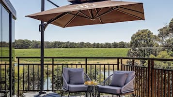 Cabane Lune de Miel, vue vignoble | Terrasse/Patio