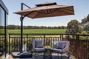 Honeymoon Bath Suite | Terrace/patio