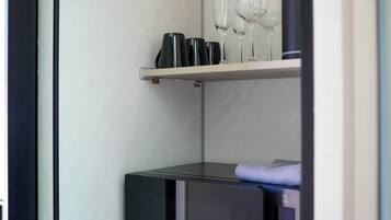 Honeymoon Cabin, Vineyard View | Private kitchenette | Mini-fridge, microwave, cookware/dishes/utensils