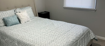 3-bedroom house in awesome Omaha with WiFi, AC by Westroads Mall
