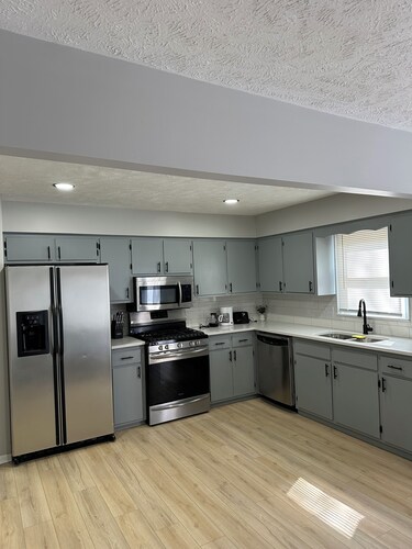 3-bedroom house in awesome Omaha with WiFi, AC by Westroads Mall