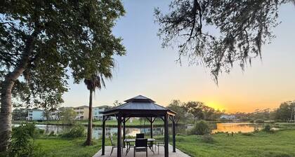 Dickinson Bayou Front Retreat Gateway Spacious 5-bedroom with Water view fishing