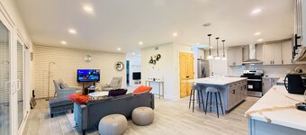 Dickinson Bayou Front Retreat Gateway Spacious 5-bedroom with Water view fishing