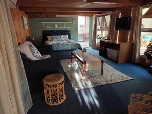 1 bedroom, desk, free WiFi, bed sheets
