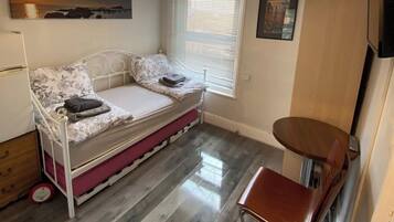 1 makuuhuone, silitysrauta/-lauta, Wi-Fi, vuodevaatteet