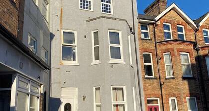 Studio Flat yards from Bournemouth Beach