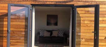 2 Guests - Garden Retreat with Balcony Views