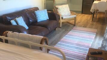 1 chambre, fer et planche Ă repasser, Wi-Fi, draps fournis