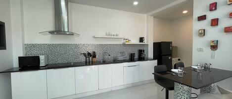 Coffee/tea maker, electric kettle